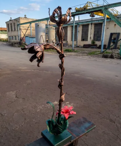 Кованный цветок, для арт-объекта