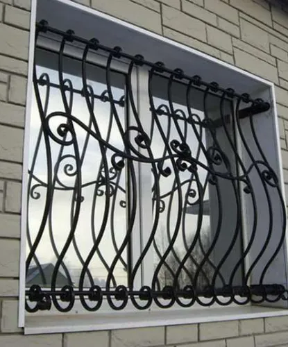 Кованные оконные решетки для коттеджа в пригороде Воронежа