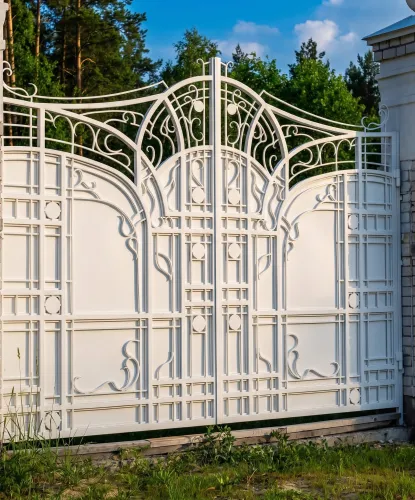 Въездные ворота из художественной ковки